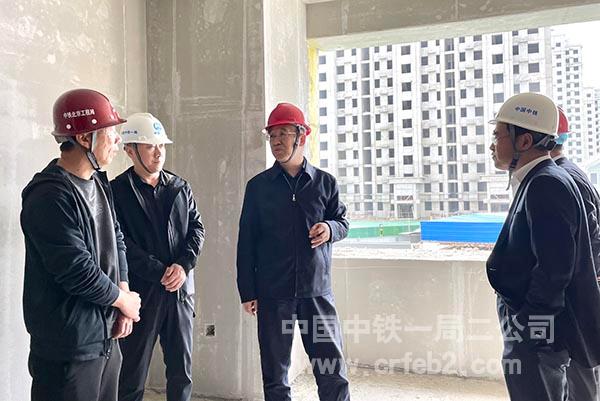 照片7 样板间实地考察 照片7 样板间实地考察